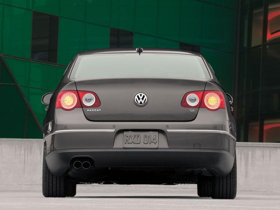  Volkswagen Passat 3.6L 2006 года  (фото 2 из 5)